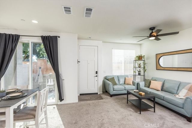41976 Isadora 902, Murrieta, CA 92562