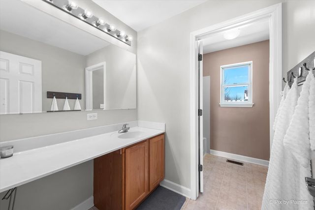 2431 Trailside Lane, Wauconda, IL 60084