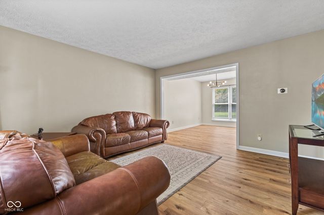 12427 Doe Lane, Indianapolis, IN 46236