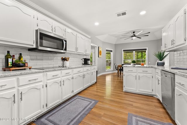 7254 Flower Creek Drive, Southaven, MS 38671