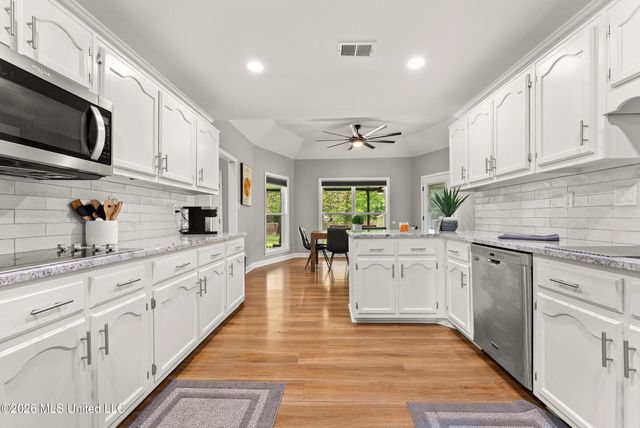 7254 Flower Creek Drive, Southaven, MS 38671