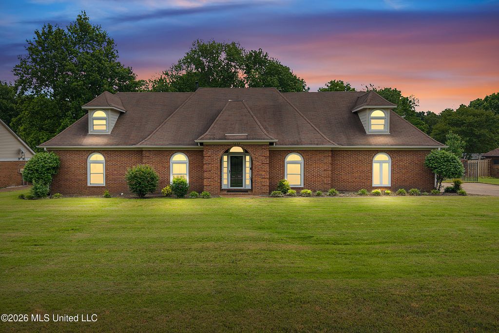 7254 Flower Creek Drive, Southaven, MS 38671