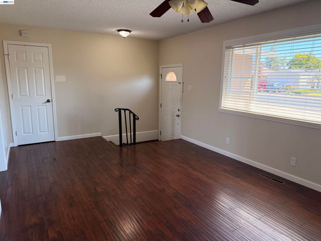 312 Robert Way, Livermore, CA 94550