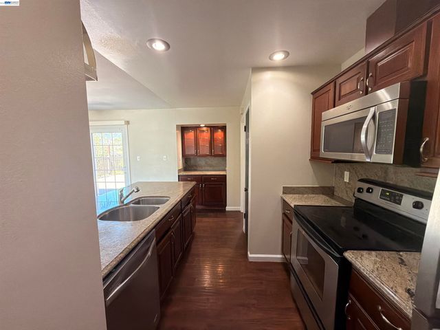 312 Robert Way, Livermore, CA 94550