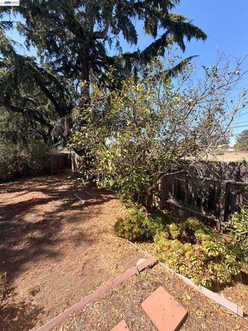312 Robert Way, Livermore, CA 94550