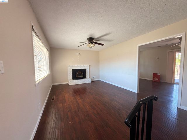 312 Robert Way, Livermore, CA 94550