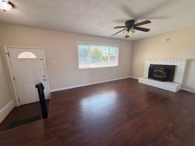 312 Robert Way, Livermore, CA 94550