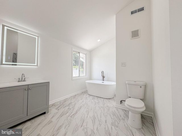 100 NORWOOD LN, East Norriton, PA 19401
