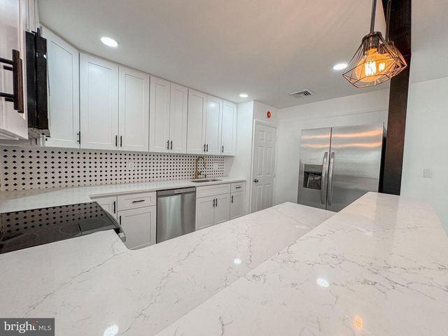 100 NORWOOD LN, East Norriton, PA 19401