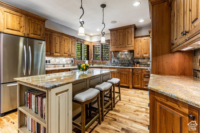 3357 E GLACIER LN, Sandy, UT 84092