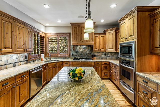 3357 E GLACIER LN, Sandy, UT 84092