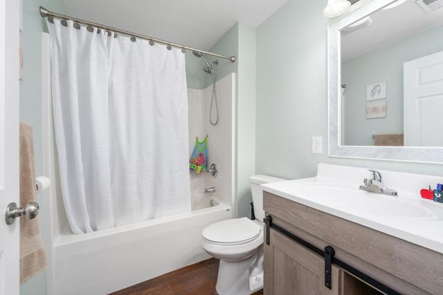 4210 E Menlo Dr, Wichita, KS 67218