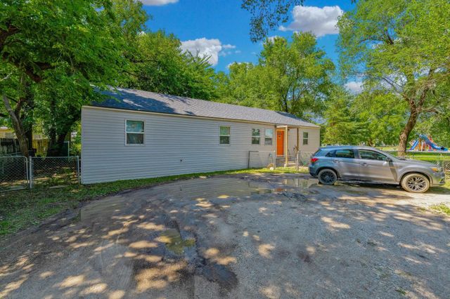 4210 E Menlo Dr, Wichita, KS 67218