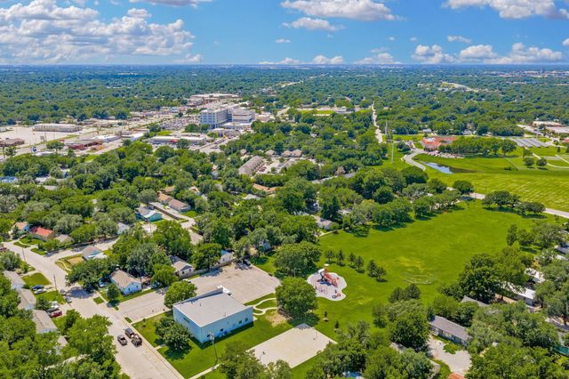 4210 E Menlo Dr, Wichita, KS 67218