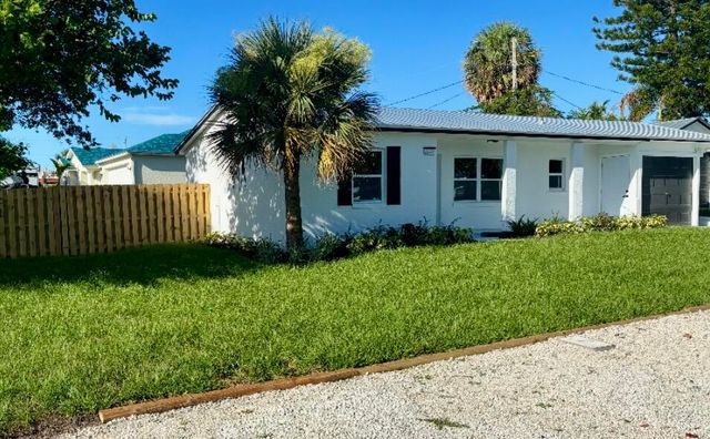 2324 NE Pine Ridge Street, Jensen Beach, FL 34957