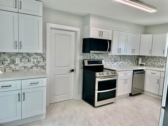 2324 NE Pine Ridge Street, Jensen Beach, FL 34957