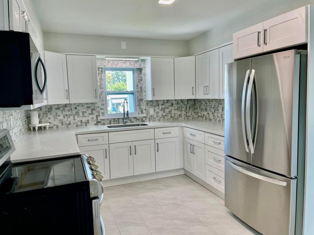 2324 NE Pine Ridge Street, Jensen Beach, FL 34957