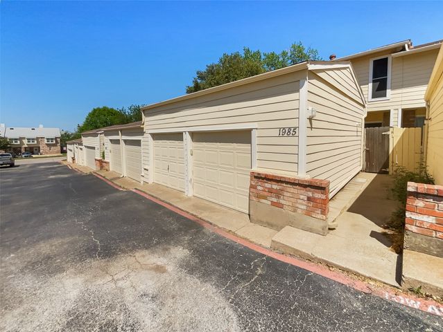 1985 Shorewood Drive, Grapevine, TX 76051