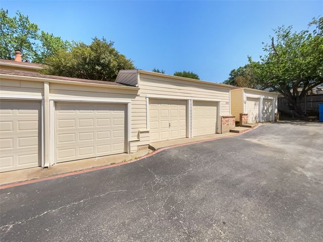 1985 Shorewood Drive, Grapevine, TX 76051