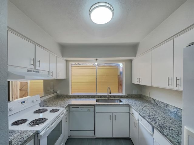 1985 Shorewood Drive, Grapevine, TX 76051