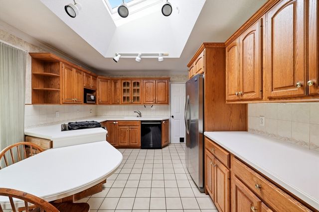 277 Brainerd St, South Hadley, MA 01075