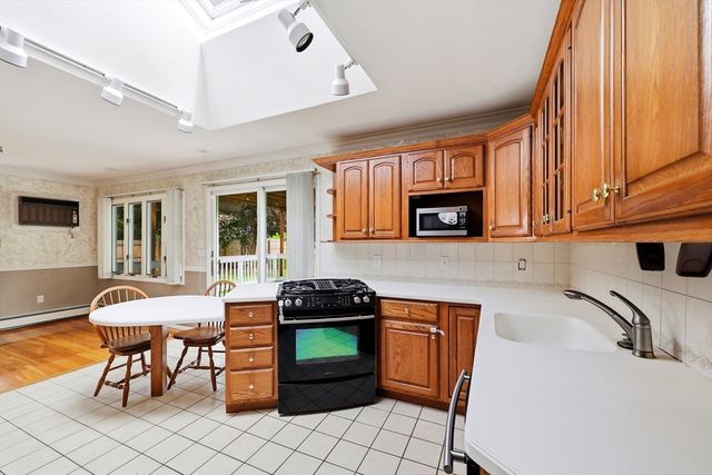 277 Brainerd St, South Hadley, MA 01075
