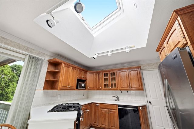277 Brainerd St, South Hadley, MA 01075