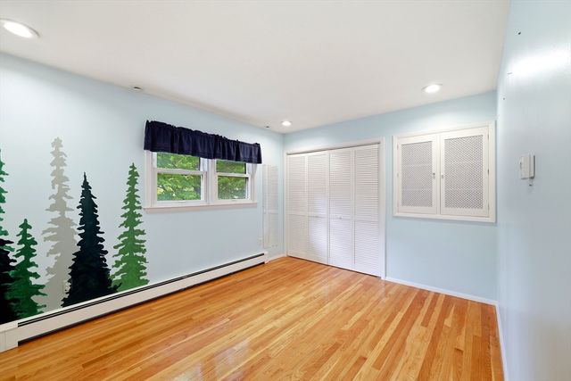 277 Brainerd St, South Hadley, MA 01075