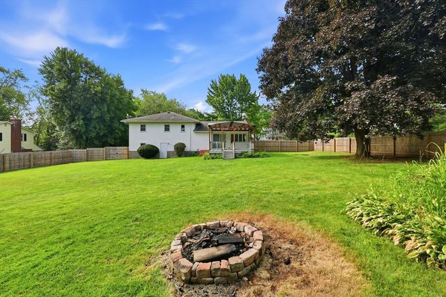 277 Brainerd St, South Hadley, MA 01075