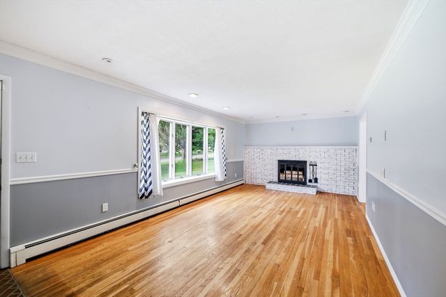 277 Brainerd St, South Hadley, MA 01075