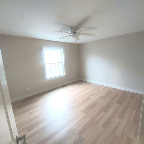 617 Yale Lane 617, Island Lake, IL 60042