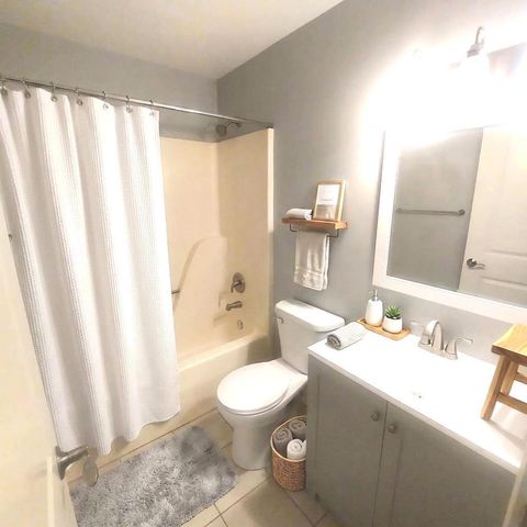 617 Yale Lane 617, Island Lake, IL 60042