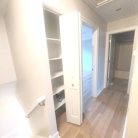 617 Yale Lane 617, Island Lake, IL 60042