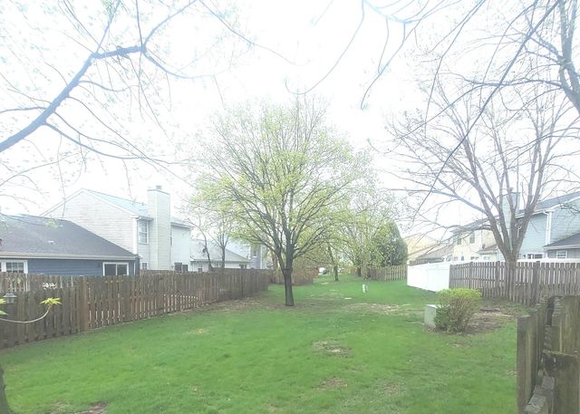 617 Yale Lane 617, Island Lake, IL 60042