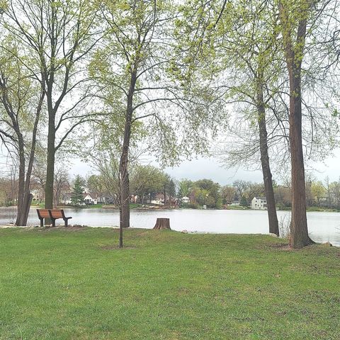 617 Yale Lane 617, Island Lake, IL 60042