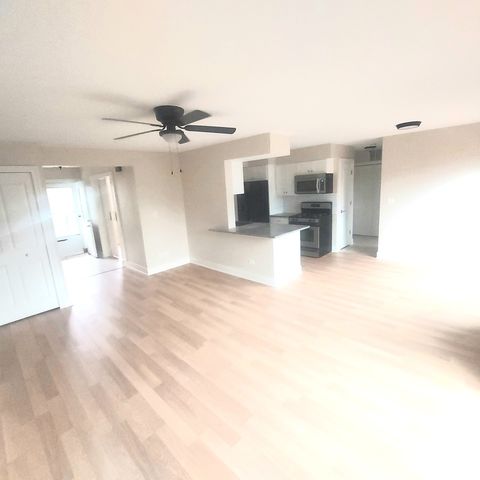 617 Yale Lane 617, Island Lake, IL 60042