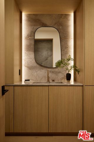 1149 Linda Flora Drive, Los Angeles, CA 90049