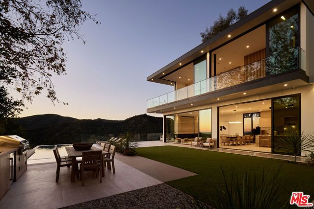 1149 Linda Flora Drive, Los Angeles, CA 90049