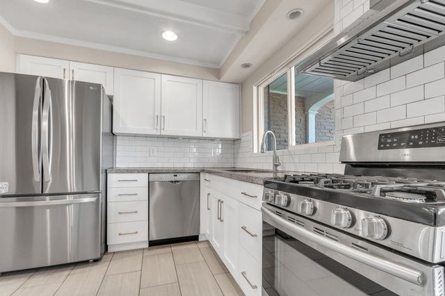 1155 E LAKEVIEW DR, Bountiful, UT 84010