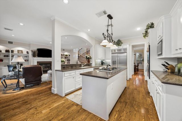 3411 Banbury Place, Houston, TX 77027
