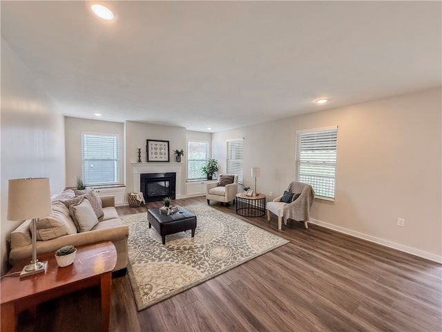 262 Lily Ridge Dr, Canonsburg, PA 15317