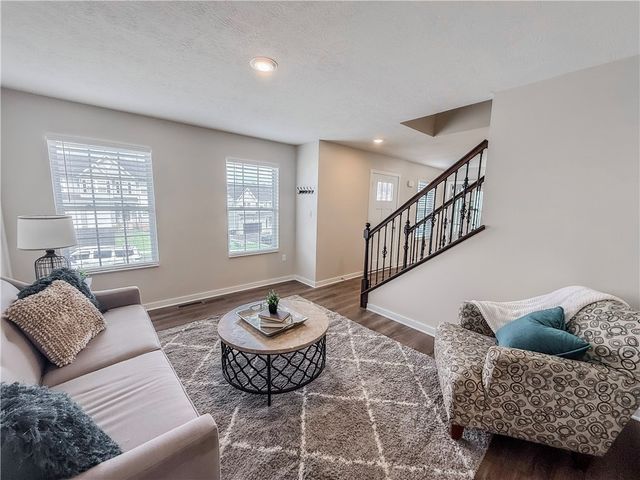 262 Lily Ridge Dr, Canonsburg, PA 15317