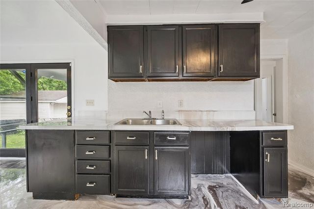 25895 Annapolis Street, Dearborn Heights, MI 48125