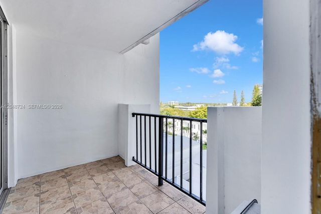 2750 NE 183rd St 806, Aventura, FL 33160
