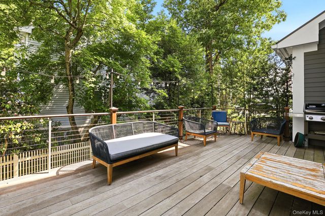 60 Carthage Road, Scarsdale, NY 10583