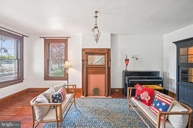 203 W BROAD ST, Burlington, NJ 08016