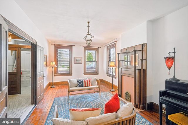 203 W BROAD ST, Burlington, NJ 08016