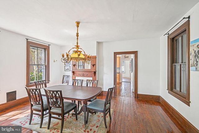 203 W BROAD ST, Burlington, NJ 08016