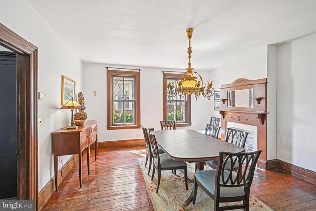 203 W BROAD ST, Burlington, NJ 08016