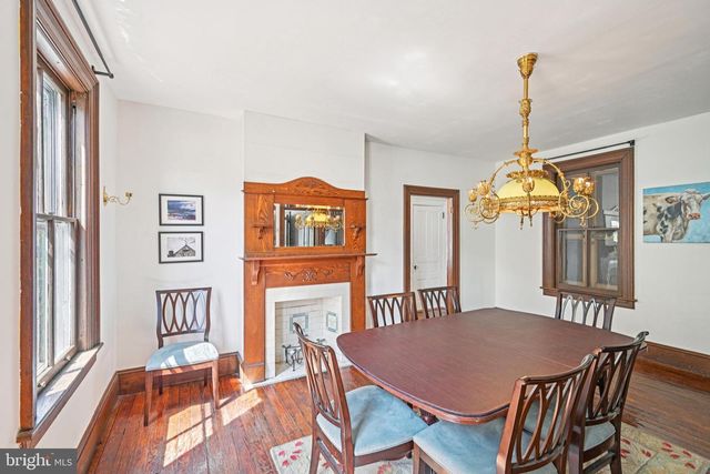 203 W BROAD ST, Burlington, NJ 08016